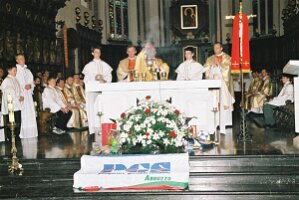 bandiera in chiesa
